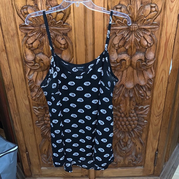 EUC Torrid size 1 black white lip print tank top - Picture 1 of 7